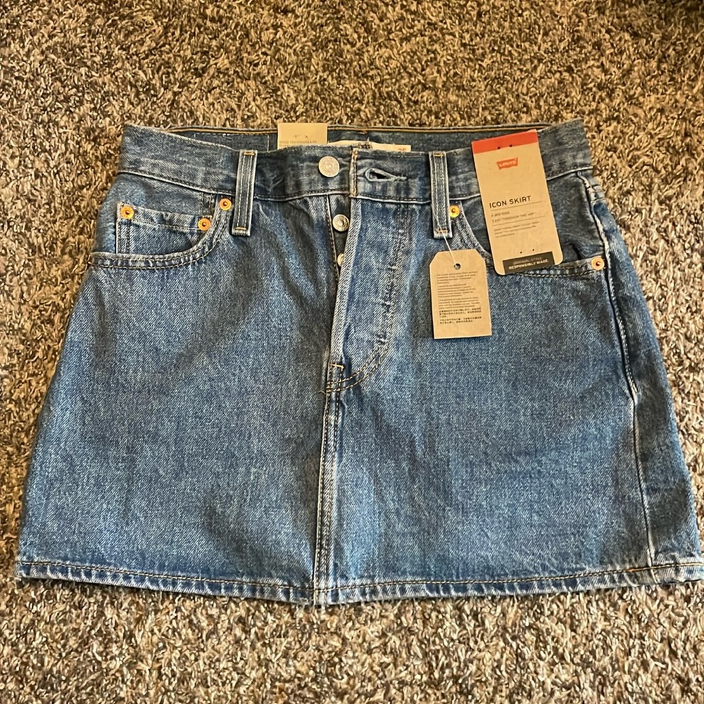 Levi’s denim Icon skirt size 25 NWT